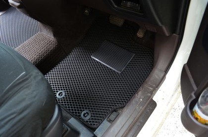 Коврики на Toyota Porte II 2012 - 2020 в Ижевске