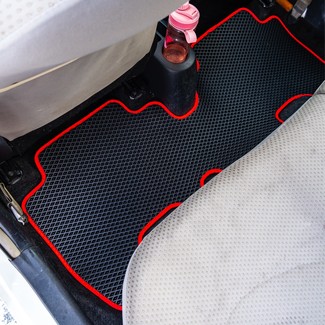 Коврики на Toyota Vitz II 2005 - 2010 в Ижевске