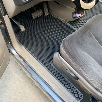 Коврики на Chrysler Voyager (RG) 2000 - 2008 в Ижевске