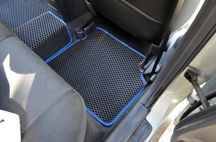 Коврики на Toyota Avensis II 2002 - 2008 в Ижевске