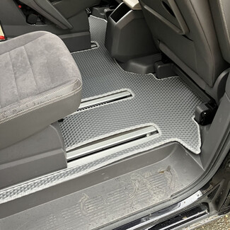 Ворсовые коврики на Volkswagen Multivan (T7) 2021 - 2026 в Ижевске Ворсовые коврики на Volkswagen Multivan (T7) 2021 - 2026 в Ижевске
