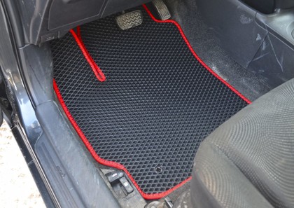 Коврики на Toyota Yaris II 2005 - 2011 в Ижевске