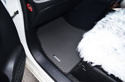 Коврики на Toyota Voxy (R80) 2014 - 2021 в Ижевске
