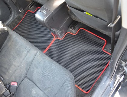 Коврики на Toyota Yaris II 2005 - 2011 в Ижевске