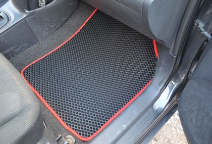 Коврики на Toyota Yaris II 2005 - 2011 в Ижевске