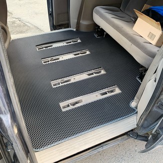 Коврики на Chrysler Voyager (RG) 2000 - 2008 в Ижевске
